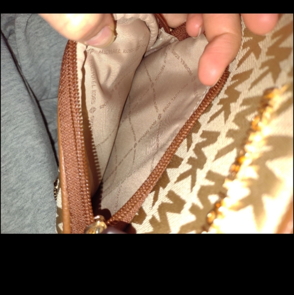 MICHAEL KORS CROSSBODY BAG BROWN/GOLD SIGNATURE - Picture 3 of 6